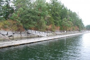 An empty dock at Ovens Island – just the way we like it!